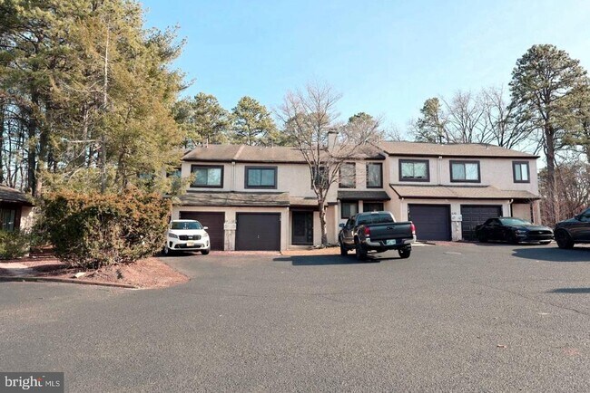 Building Photo - 13 5 Crown Royal Cir