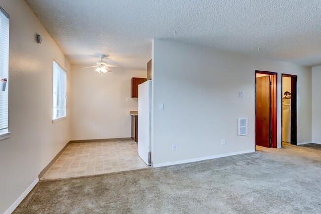 Building Photo - Cozy, Yet Spacious Studio Apartment! Must ...