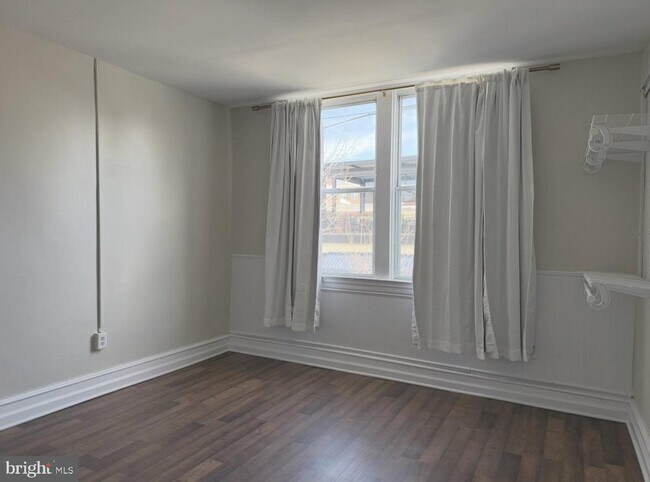 Building Photo - 301 W State St