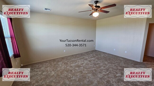 Building Photo - Wentworth Rd South - 4 Bedrooms 2.5 bathrooms, 3 car garage and large fenced yard