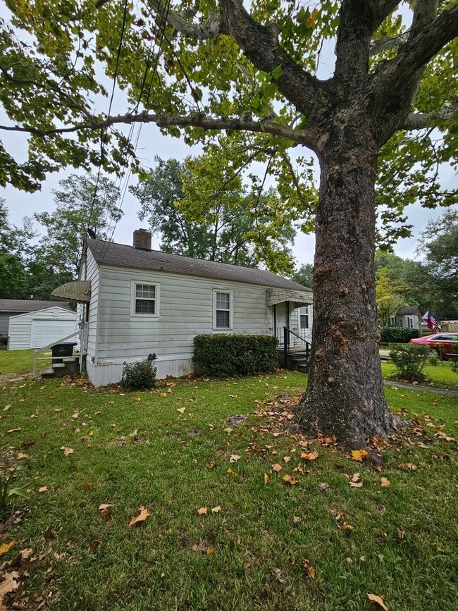 Building Photo - Discover Your New Everyday Haven in Hanahan!