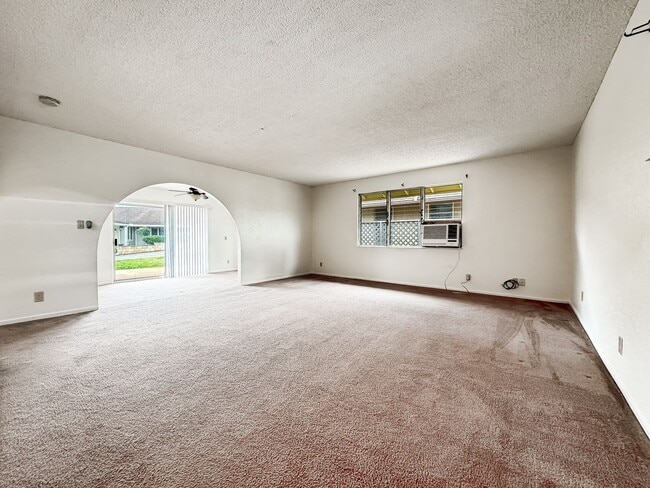 Building Photo - Mililani House with A/C