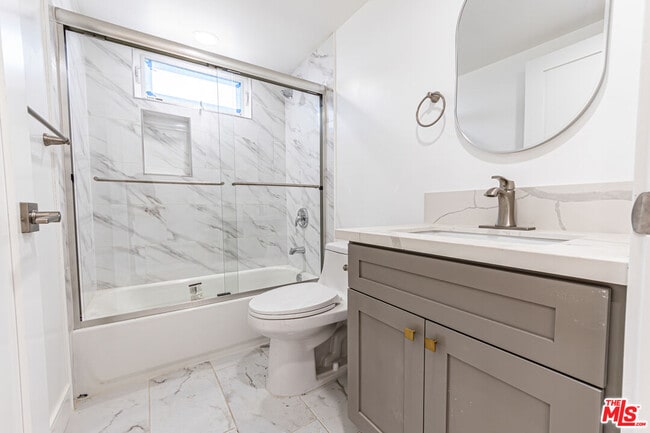 Building Photo - 5436 Romaine St