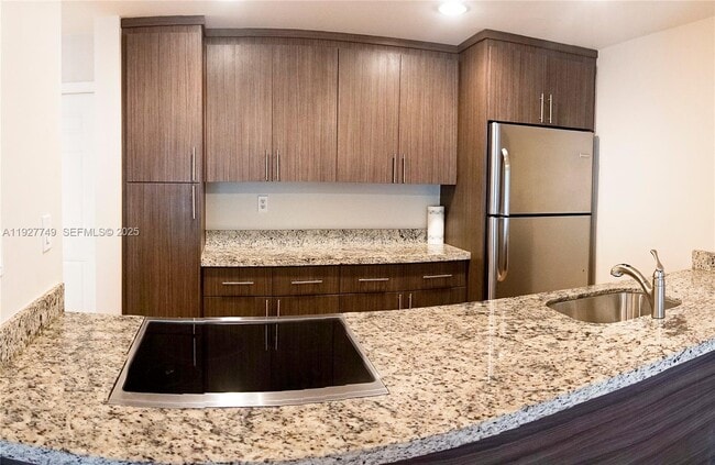 Building Photo - 9651 SW 77th Ave