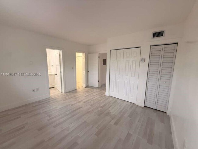 Building Photo - 1280 W 54th St