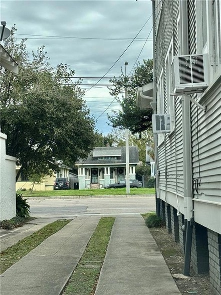 Building Photo - 7726 S Claiborne Ave