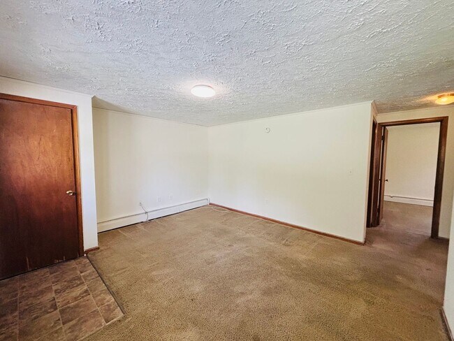 Building Photo - 208 Broce Dr