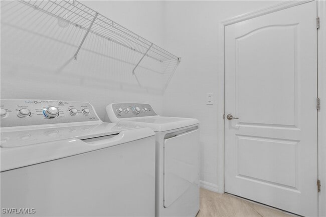 Building Photo - 4348 Lemongrass Dr