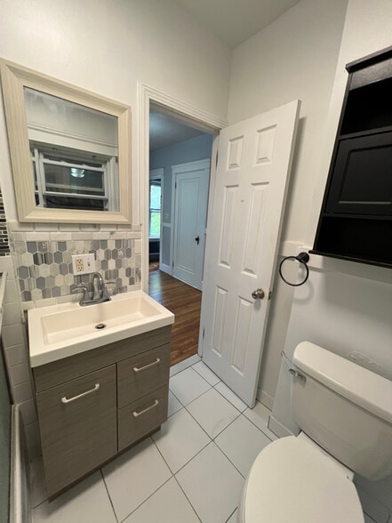 Building Photo - 49 Central St