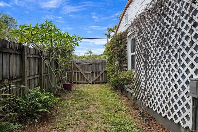 Building Photo - 1316 NE 2nd Ave