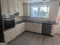 Building Photo - 1330 Park Ave