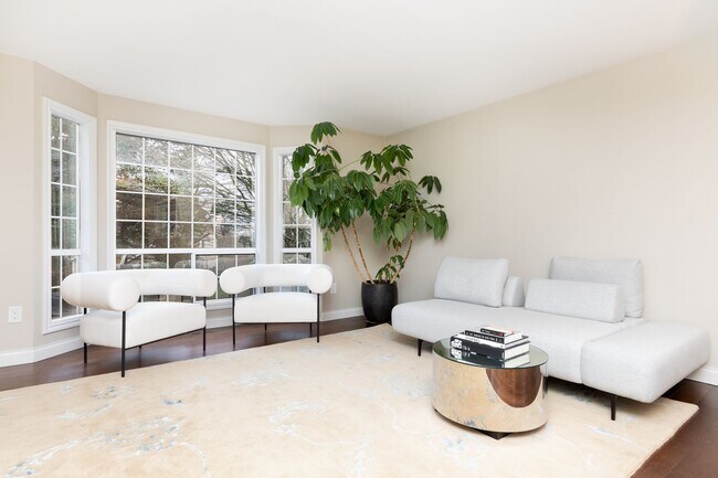 Building Photo - 4Bd/2.5Ba Kirkland Home