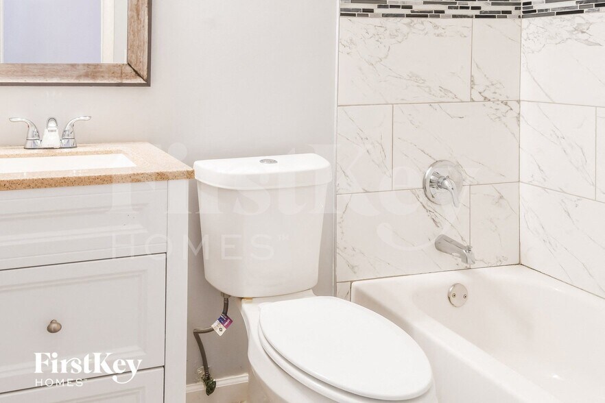 Building Photo - 7720 Lauderdale Dr N