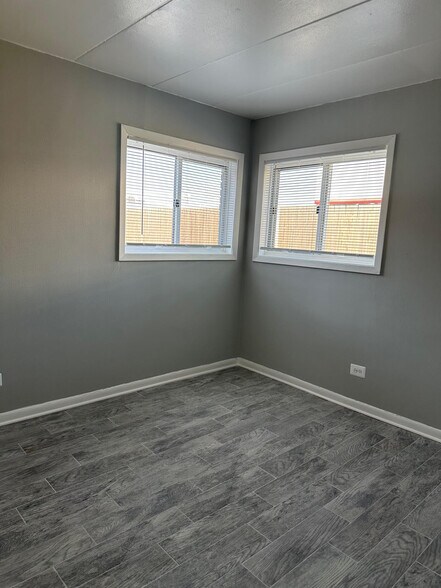 Building Photo - 1400 Carol St