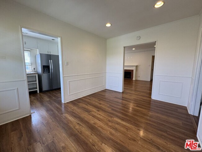 Building Photo - 823 23rd St