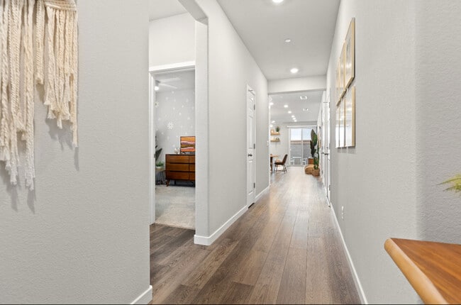 Building Photo - 1305 Swallowtail Dr