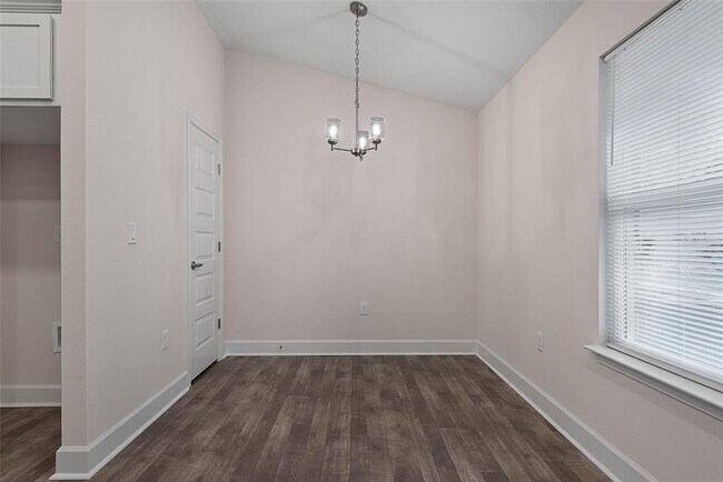 Building Photo - 14 Reston Pl