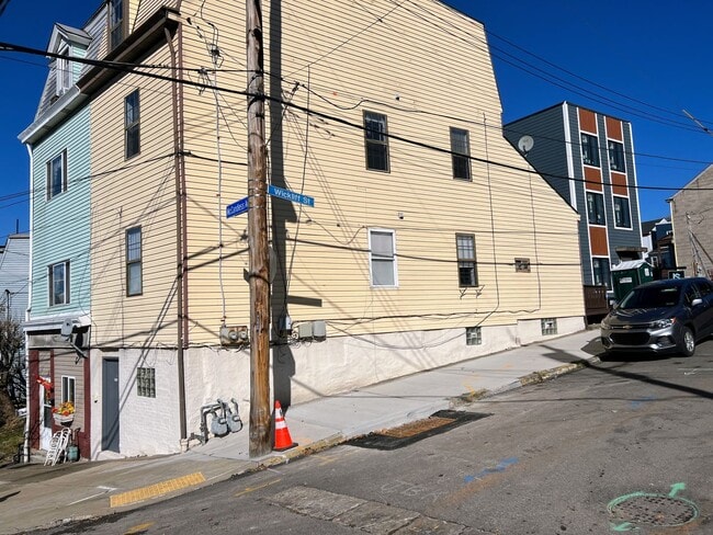 Building Photo - 819 McCandless Ave
