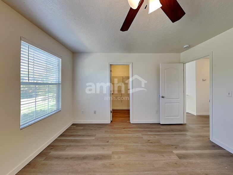 Building Photo - 9707 W Brogan Dr