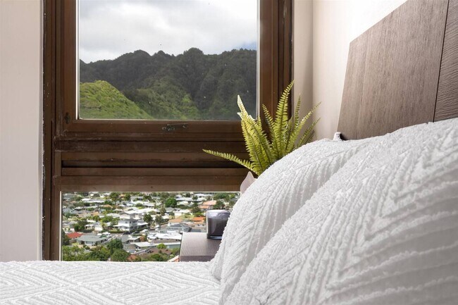 Building Photo - 531 Hahaione St