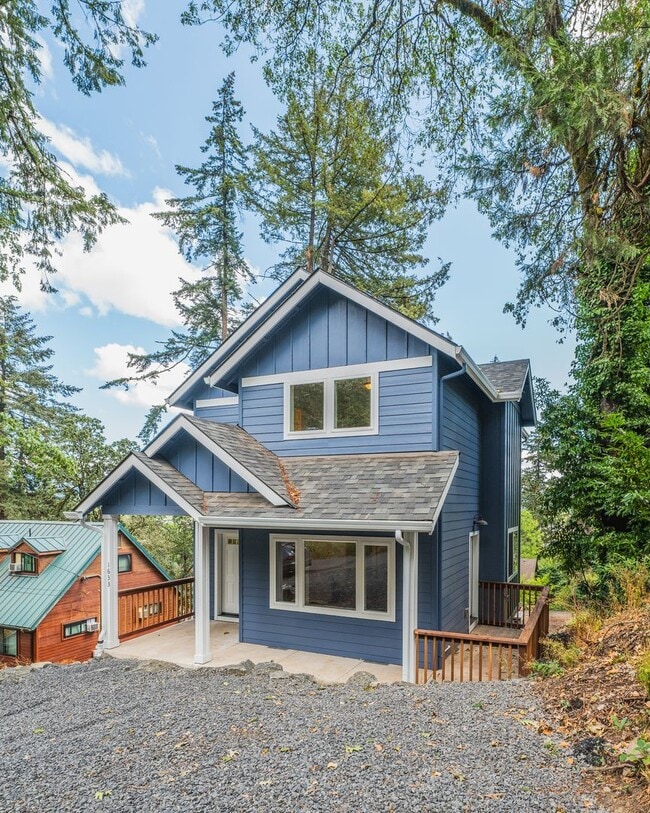 Building Photo - Sylvan Street Duplex