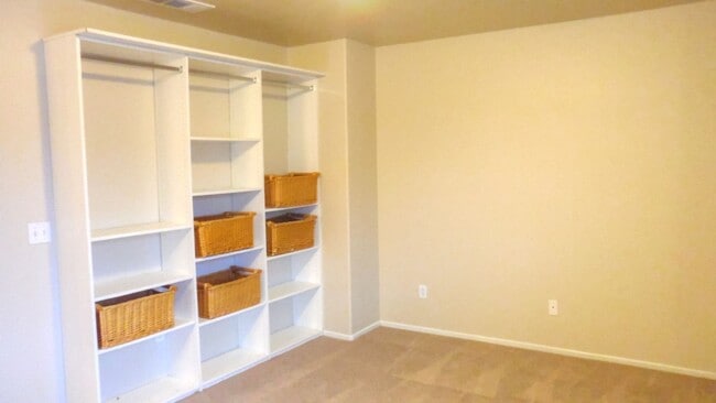 Building Photo - Charming 2 Bed/2 Bath Townhouse In Redlands!