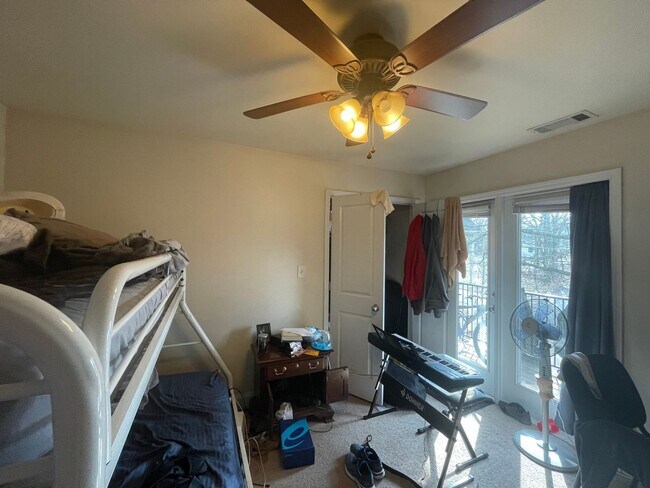 Building Photo - Cute 4 Bedroom Near Downtown for Pre-Lease