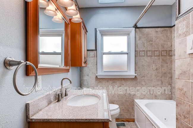 Building Photo - 1925 S Franklin St