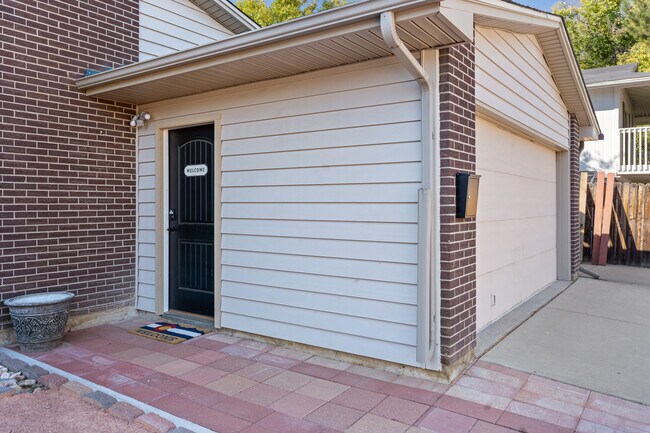 Building Photo - 3507 Chestnut Ave