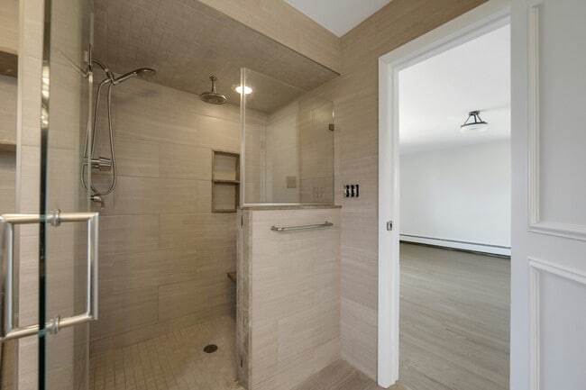 Building Photo - 2413 Hammett Ave