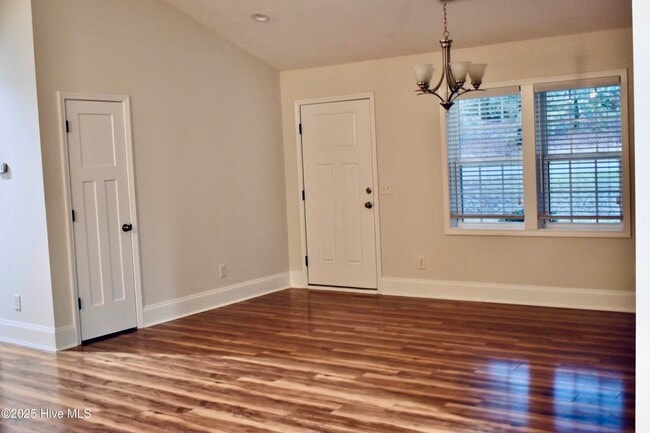 Building Photo - 315 Adams Cir