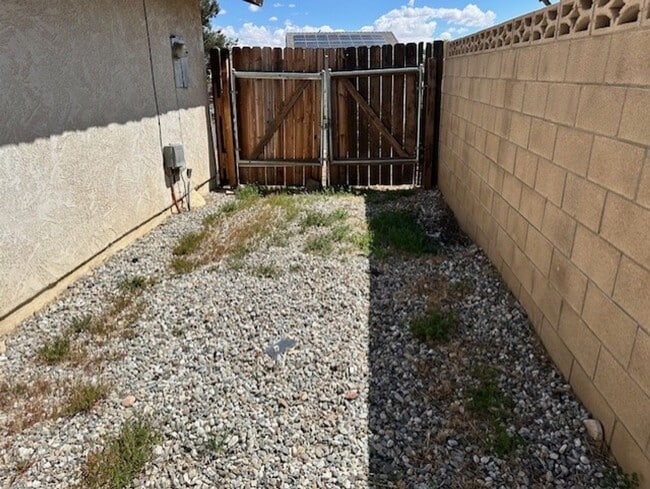 Building Photo - Charming 3-Bedroom in Spring Valley Lake
