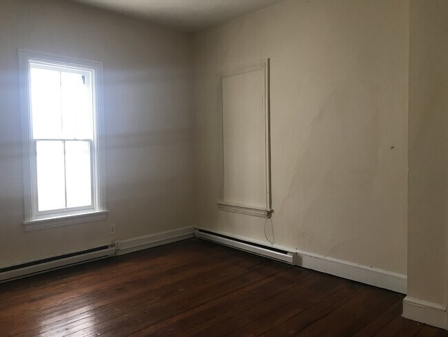 Building Photo - 122-122 N Hanover St