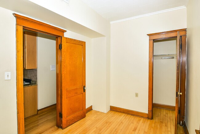 Building Photo - 2312 W Iowa St