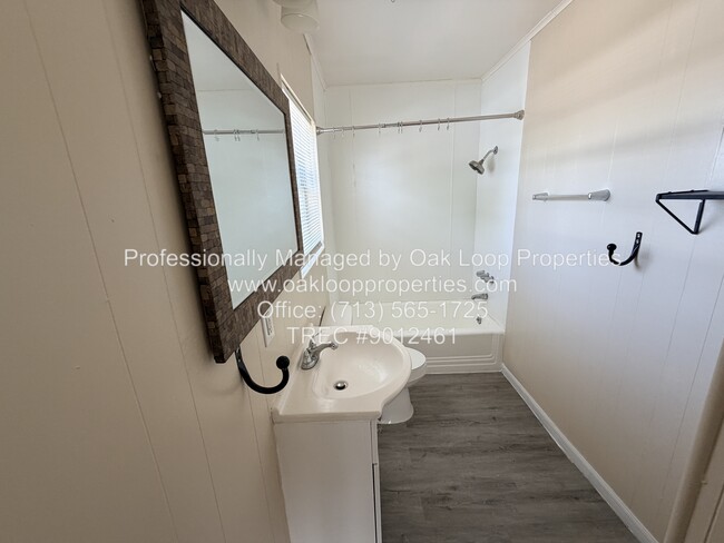 Building Photo - 2811 1/2 Market St B -