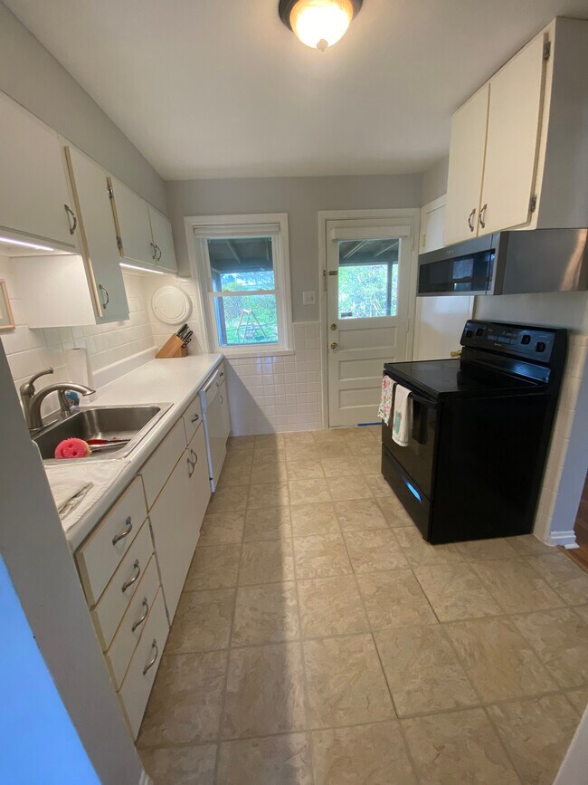 Kitchen from Living Room - 524 Laven del Ln