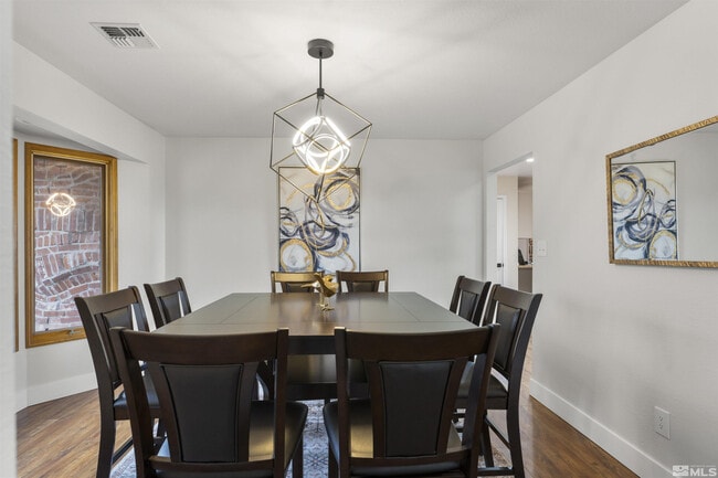 Building Photo - 3400 Southampton Dr