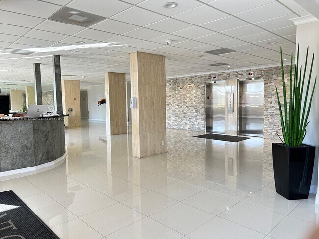 Building Photo - 2017 S Ocean Dr