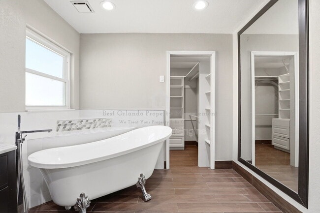 Building Photo - 6018 Brookhill Cir