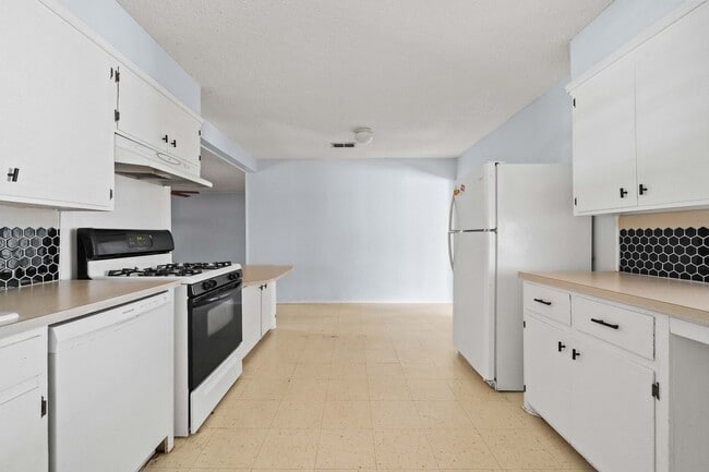 Building Photo - Vintage Home in Medical District *HALF-OFF...