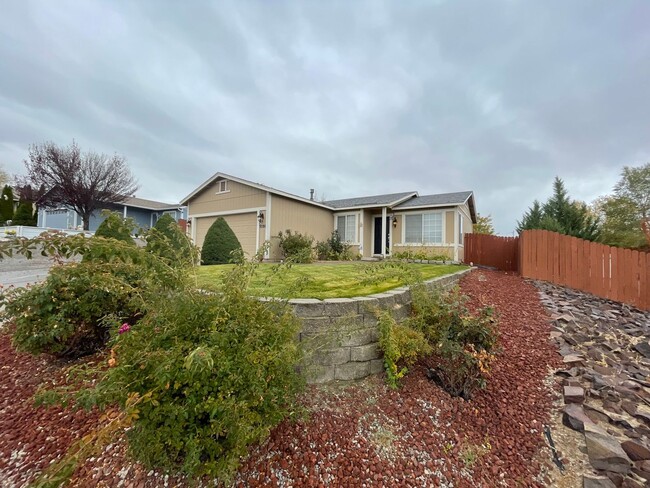 Primary Photo - Outdoor built-in BBQ, deck, fully landscaped.