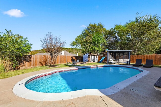 Building Photo - 6440 Knoll Ridge Dr