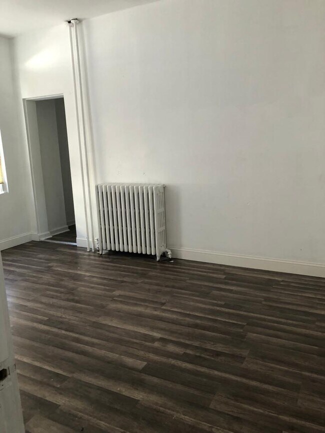 Building Photo - 1228 W Venango St