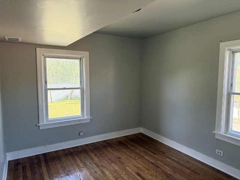 Building Photo - 1827 170th St