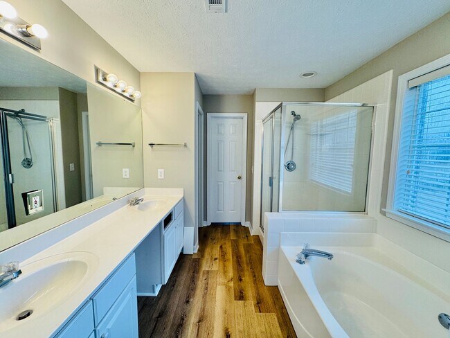 Building Photo - Charming 3-Bedroom, 2-Bath Home in Desirable Deer Creek!