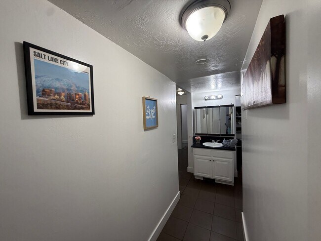 Building Photo - 68 E 200 S