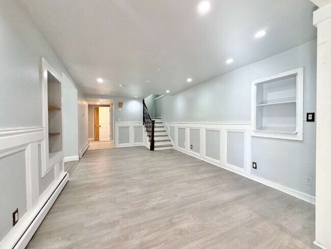 Building Photo - Move in ready, spacious, 4 bedroom, 3 bath single-family home available for rent in Hackensack, NJ.