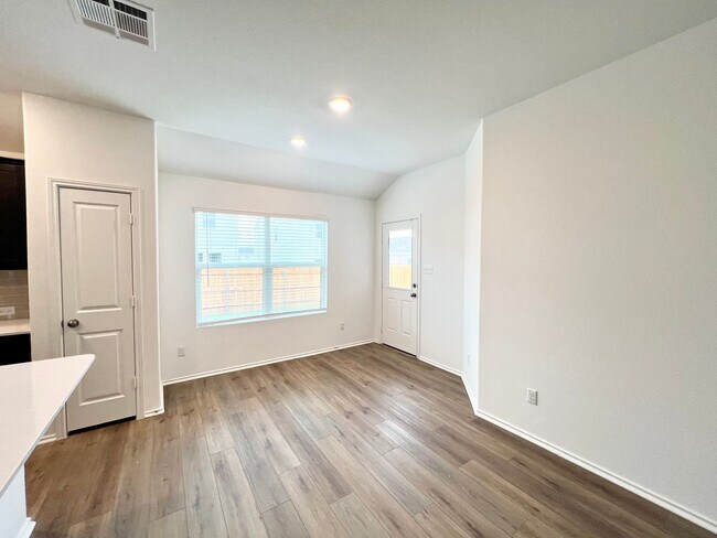 Building Photo - Jarrell Home For Lease