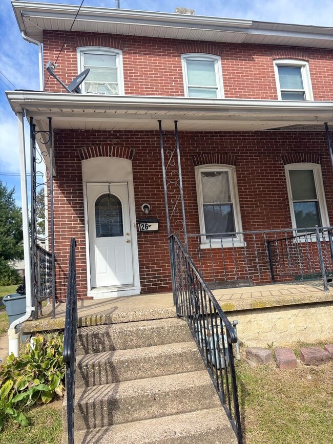 Primary Photo - 26 Upland Ave