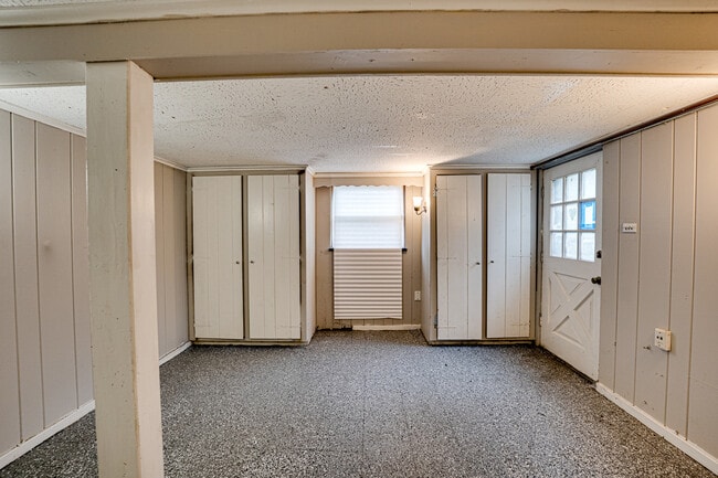 Building Photo - 3235 W 157th St